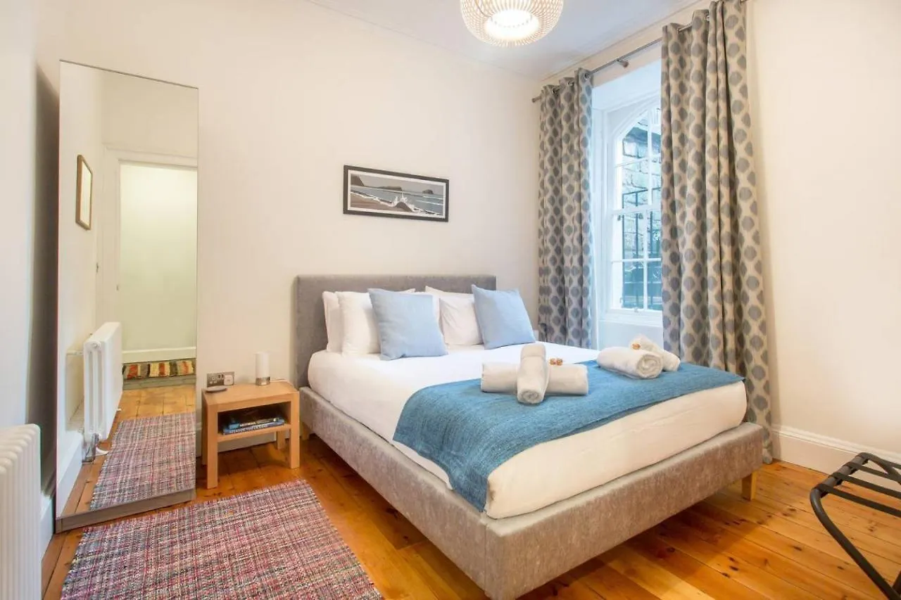 אדינבורו Joivy Spacious Flat With Garden In City Centre 0*,