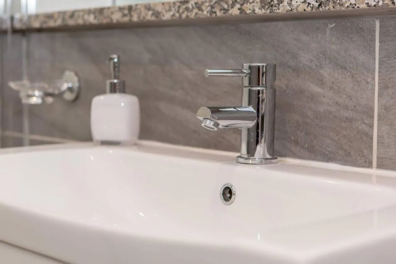 דירה אדינבורו Joivy Spacious Flat With Garden In City Centre