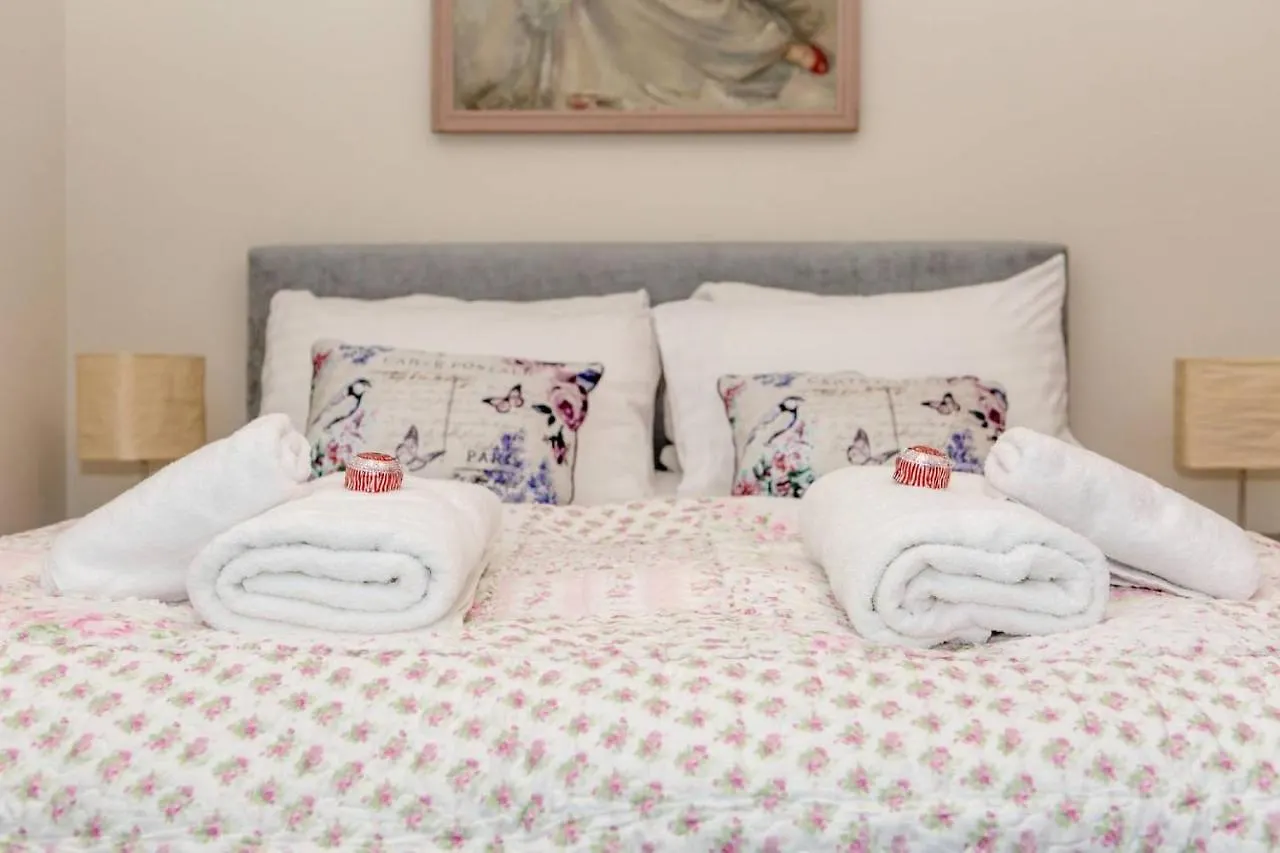 אדינבורו Joivy Spacious Flat With Garden In City Centre דירה