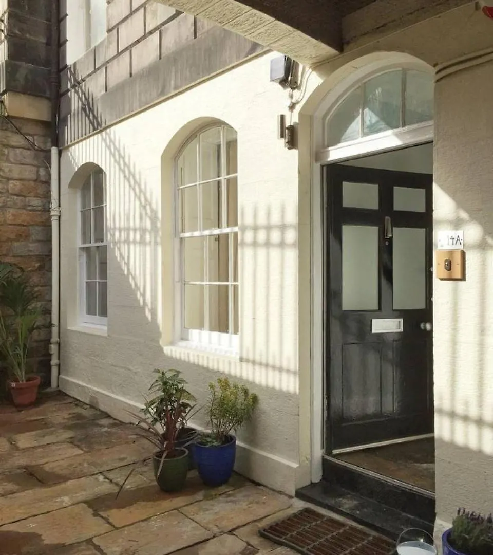 דירה אדינבורו Joivy Spacious Flat With Garden In City Centre