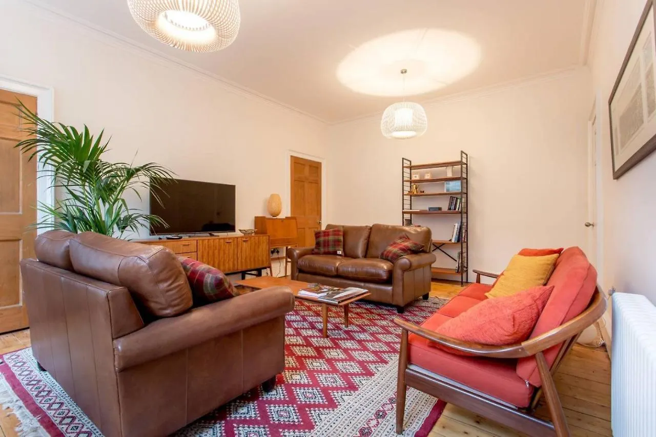 אדינבורו Joivy Spacious Flat With Garden In City Centre 0*,  בריטניה