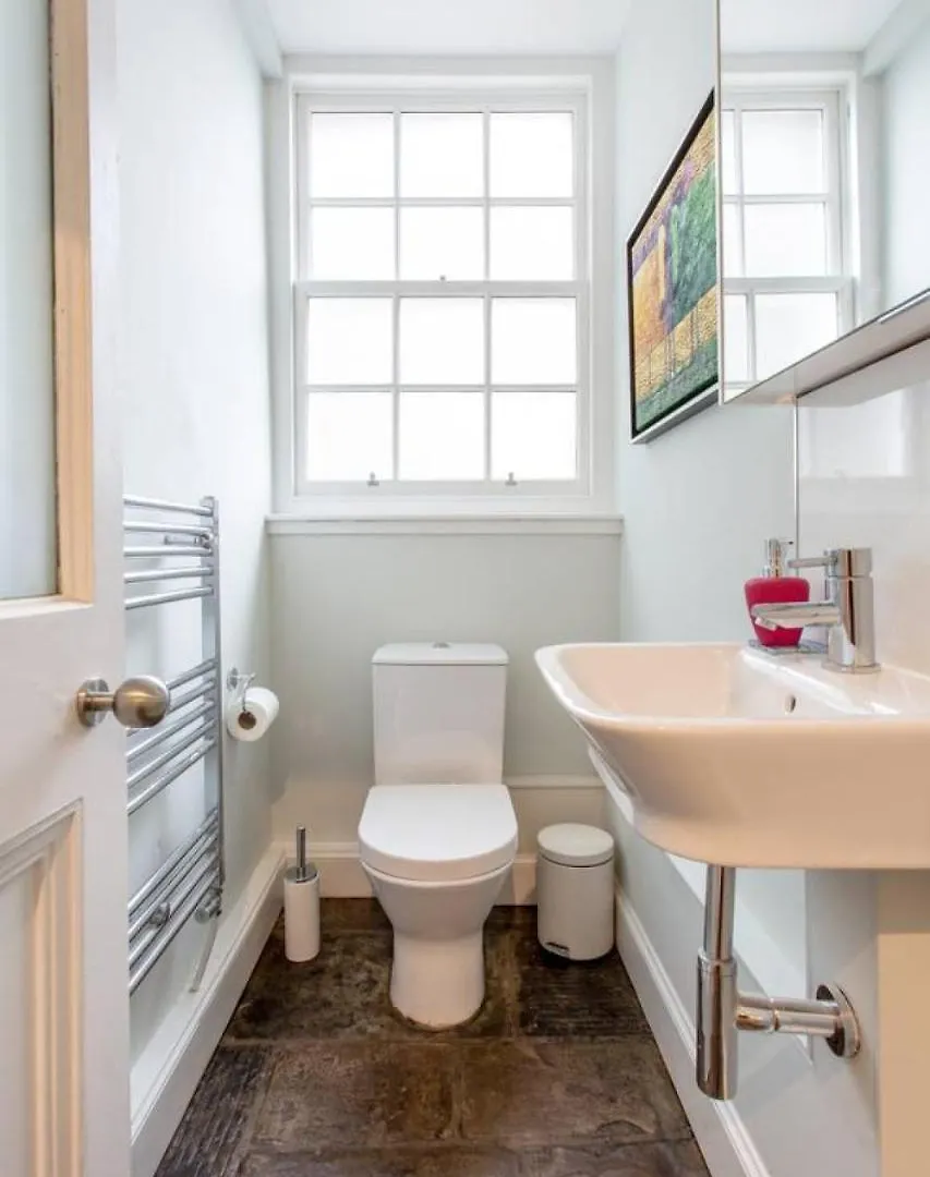 אדינבורו Joivy Spacious Flat With Garden In City Centre דירה